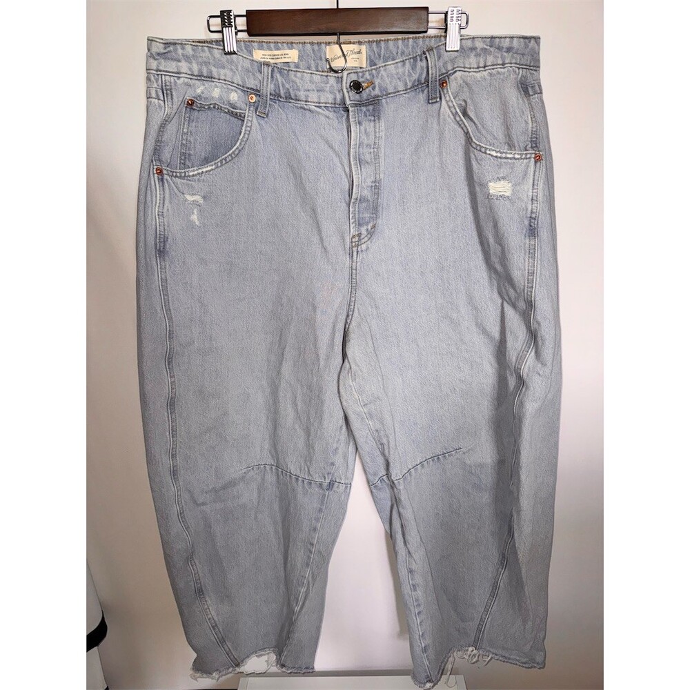 Universal Thread High Rise Curved Leg Jeans Light Wash Distressed Size 17
